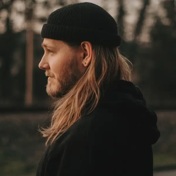Novarellastudion henkilöstön jäsen